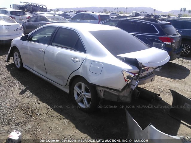 4T1BF1FK1DU244093 - 2013 TOYOTA CAMRY L/SE/LE/XLE 银色 照片 3