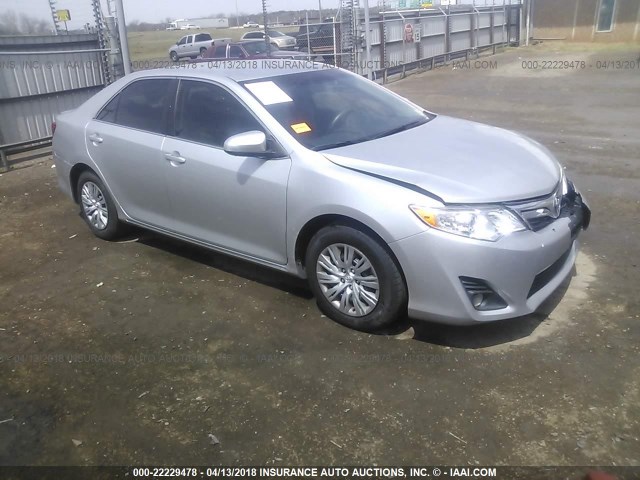 4T4BF1FKXCR216037 - 2012 TOYOTA CAMRY SE/LE/XLE SILVER photo 1