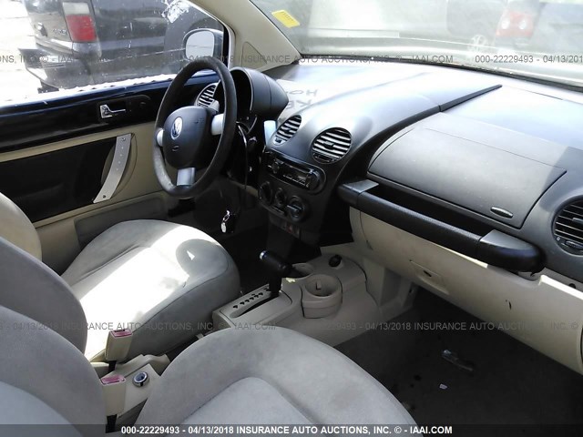 3VWBK21C53M426126 - 2003 VOLKSWAGEN NEW BEETLE GL 蓝色 照片 5