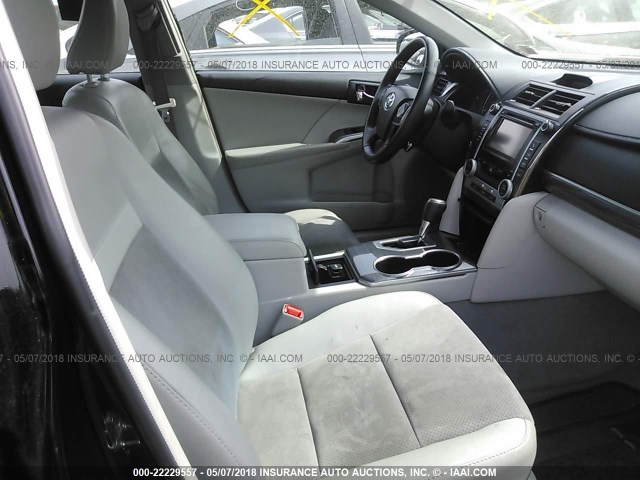 4T1BD1FK3CU056468 - 2012 TOYOTA CAMRY HYBRID/LE/XLE 黑色 照片 5