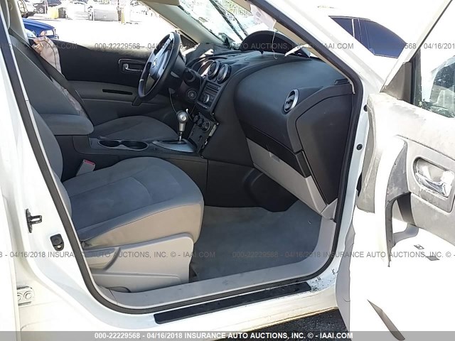 JN8AS5MT8DW019256 - 2013 NISSAN ROGUE S/SV WHITE photo 5