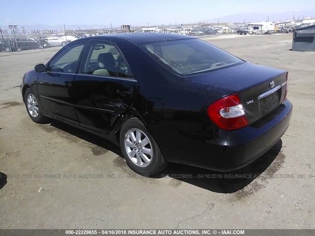 JTDBE30K720124041 - 2002 TOYOTA CAMRY LE/XLE/SE შავი ფოტო 3