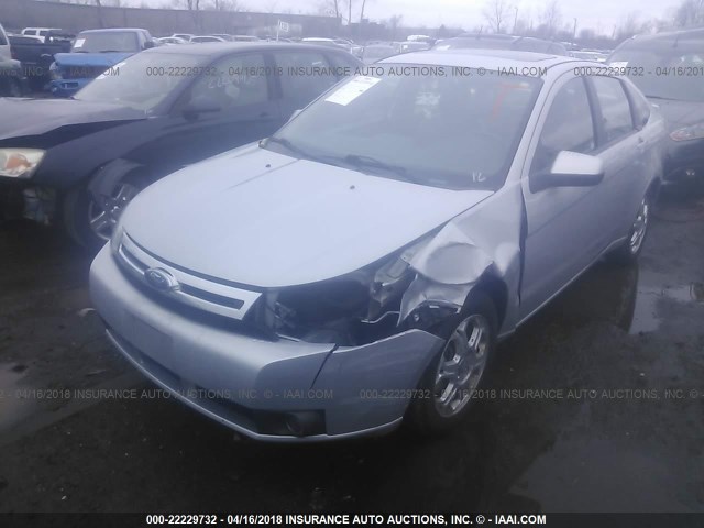 1FAHP35N68W177798 - 2008 FORD FOCUS SE/SEL/SES SILVER photo 2