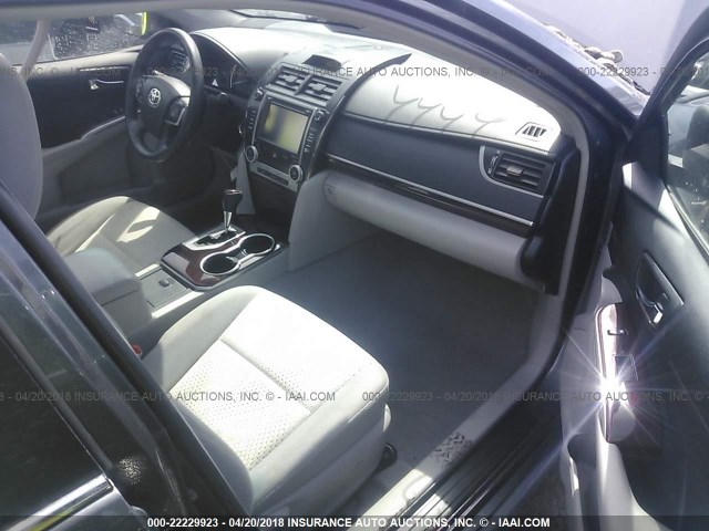 4T4BF1FK9ER404843 - 2014 TOYOTA CAMRY L/SE/LE/XLE 灰色 照片 5