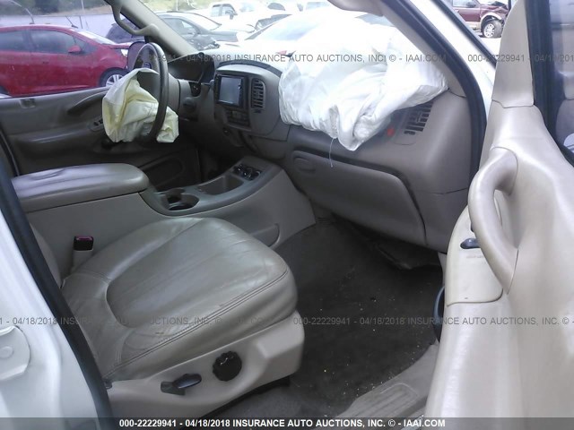 1FMRU17L4YLA05242 - 2000 FORD EXPEDITION EDDIE BAUER WHITE photo 5