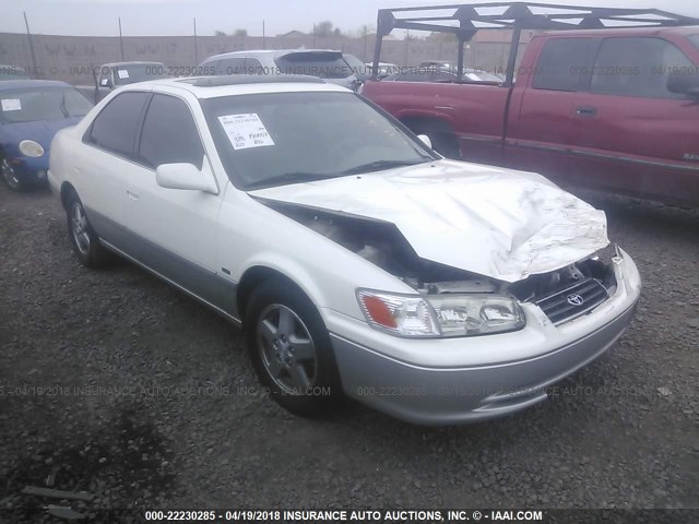 JT2BG22K010574865 - 2001 TOYOTA CAMRY CE/LE/XLE WHITE photo 1