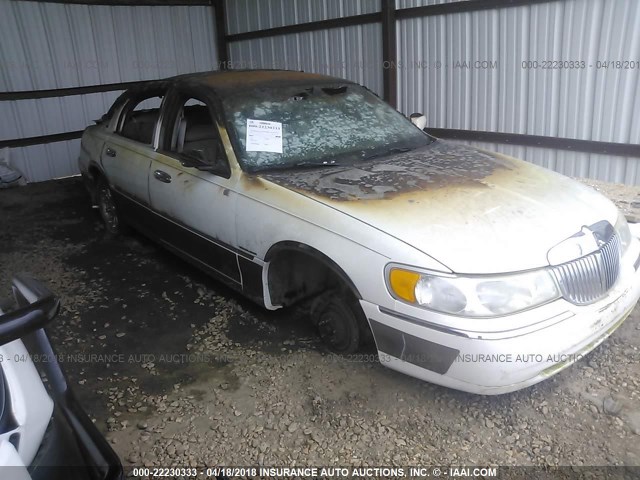 1LNFM83W5WY649148 - 1998 LINCOLN TOWN CAR CARTIER WHITE photo 1