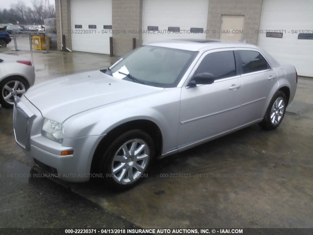 2C3KA53G97H810409 - 2007 CHRYSLER 300 TOURING SILVER photo 2