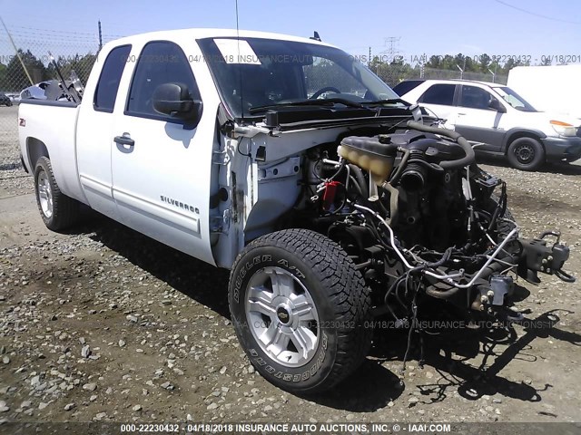 1GCRCSE00BZ256625 - 2011 CHEVROLET SILVERADO C1500 LT WHITE photo 1