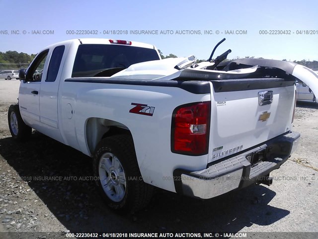 1GCRCSE00BZ256625 - 2011 CHEVROLET SILVERADO C1500 LT WHITE photo 3