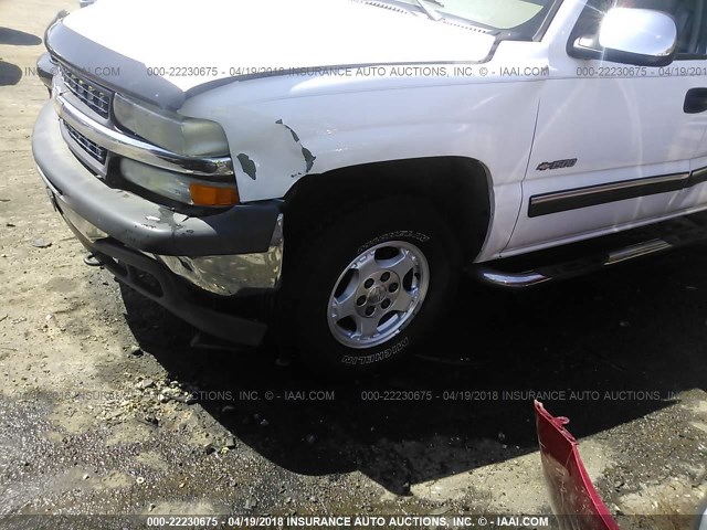 2GCEK19T321309990 - 2002 CHEVROLET SILVERADO K1500 WHITE photo 6