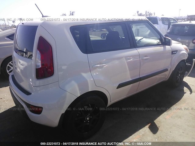 KNDJT2A53C7476630 - 2012 KIA SOUL WHITE photo 4