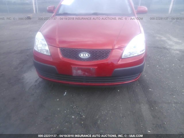 KNADE223296550944 - 2009 KIA RIO LX/SX RED photo 6