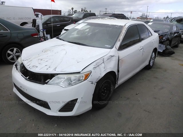 4T1BF1FK3DU650988 - 2013 TOYOTA CAMRY L/SE/LE/XLE 白色 照片 2