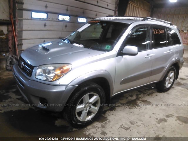 JTEHD20V240011811 - 2004 TOYOTA RAV4 SILVER photo 2