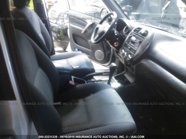 JTEHD20V240011811 - 2004 TOYOTA RAV4 SILVER photo 5