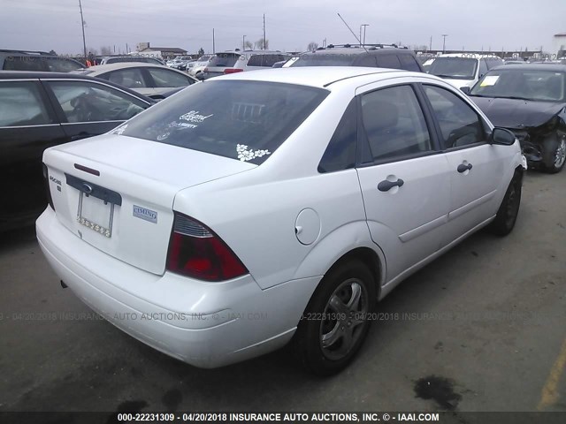 1FAFP34N57W219577 - 2007 FORD FOCUS ZX4/S/SE/SES WHITE photo 4