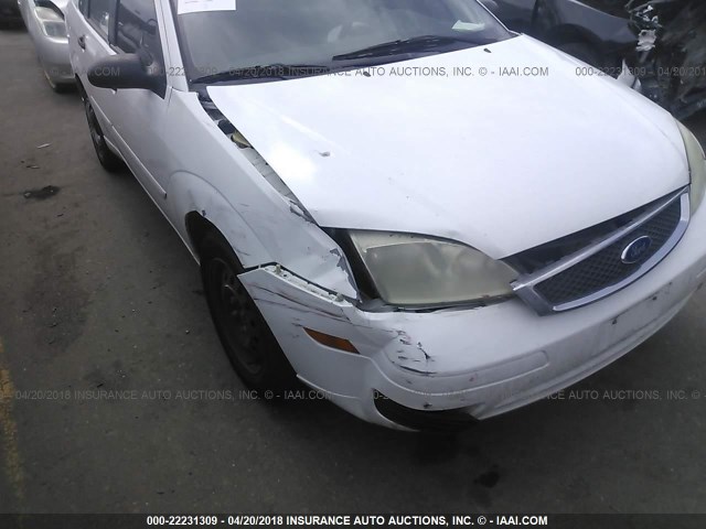 1FAFP34N57W219577 - 2007 FORD FOCUS ZX4/S/SE/SES WHITE photo 6