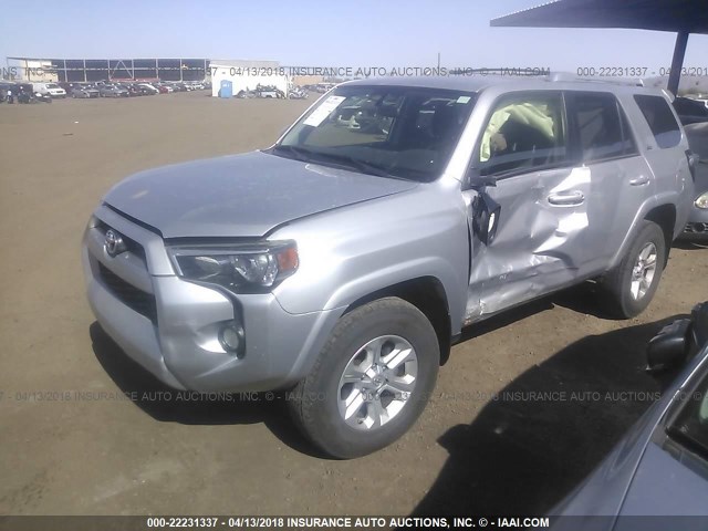 JTEBU5JR7G5292908 - 2016 TOYOTA 4RUNNER SR5 PREM/LTDL/TRAIL/TRD SILVER photo 2