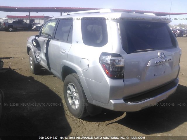 JTEBU5JR7G5292908 - 2016 TOYOTA 4RUNNER SR5 PREM/LTDL/TRAIL/TRD SILVER photo 3