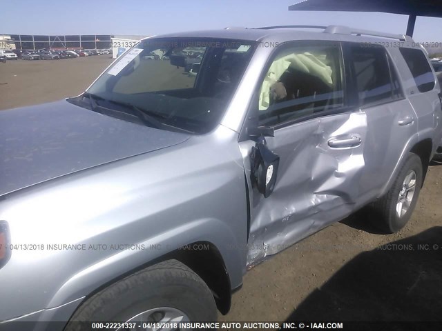 JTEBU5JR7G5292908 - 2016 TOYOTA 4RUNNER SR5 PREM/LTDL/TRAIL/TRD SILVER photo 6