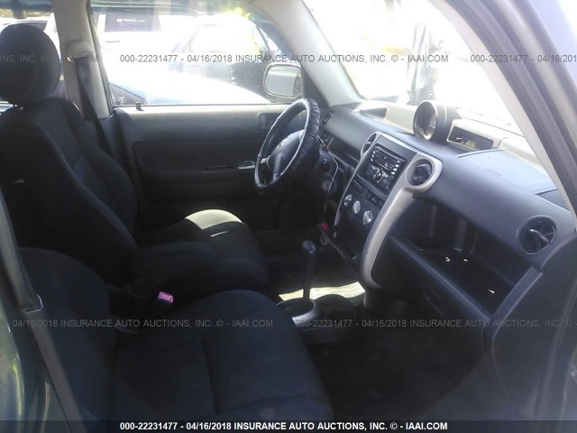 JTLKT324750212942 - 2005 TOYOTA SCION XB ნაცრისფერი ფოტო 5
