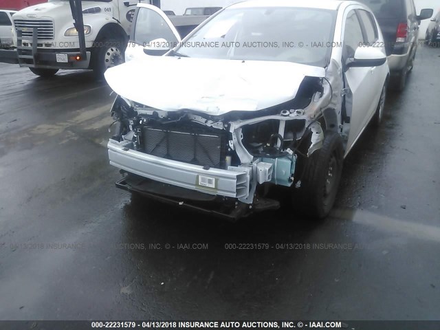 1G1JG6SG9H4154734 - 2017 CHEVROLET SONIC WHITE photo 6