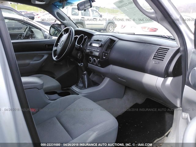 5TEUX42NX8Z543980 - 2008 TOYOTA TACOMA ACCESS CAB Silber Foto 5