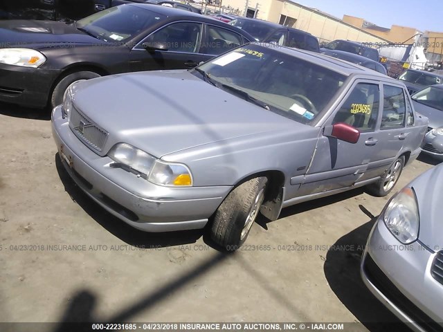 YV1LS5374W1518042 - 1998 VOLVO S70 T5 TURBO SILVER photo 2