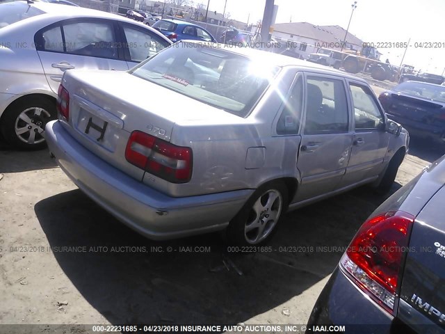 YV1LS5374W1518042 - 1998 VOLVO S70 T5 TURBO SILVER photo 4