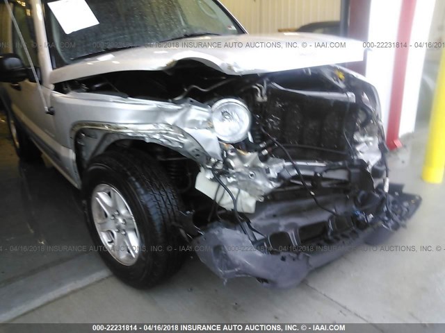 1J4GL48K54W177742 - 2004 JEEP LIBERTY SPORT SILVER photo 6