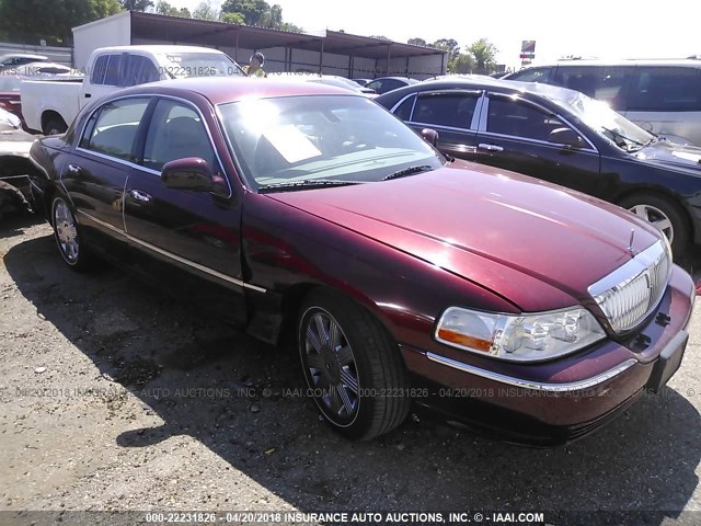 1LNHM82W23Y692738 - 2003 LINCOLN TOWN CAR SIGNATURE RED photo 6