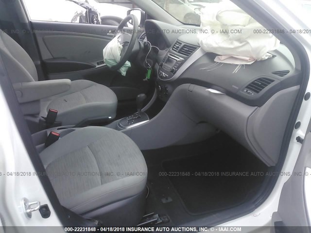 KMHCT4AE6FU860603 - 2015 HYUNDAI ACCENT GLS WHITE photo 5