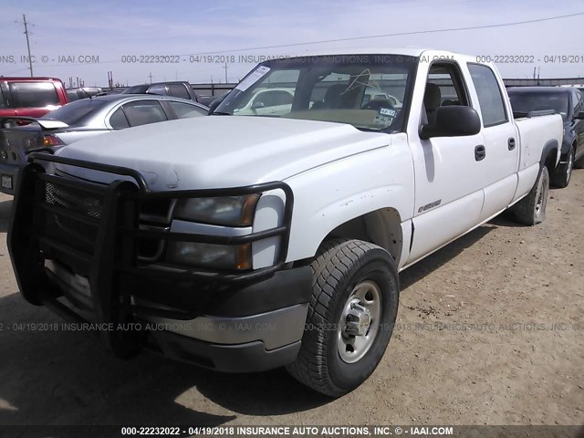 1GCHC23U75F896712 - 2005 CHEVROLET SILVERADO C2500 HEAVY DUTY WHITE photo 2