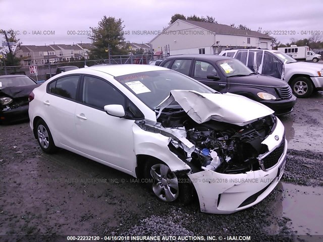 3KPFK4A72JE227934 - 2018 KIA FORTE LX WHITE photo 1