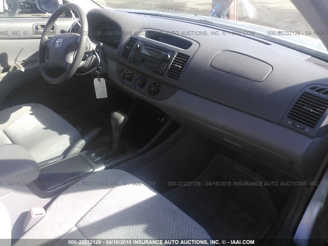 4T1BE32K74U333512 - 2004 TOYOTA CAMRY LE/XLE/SE SILVER photo 5