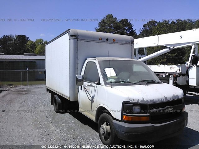 1GBHG31U451146831 - 2005 CHEVROLET EXPRESS G3500  WHITE photo 1