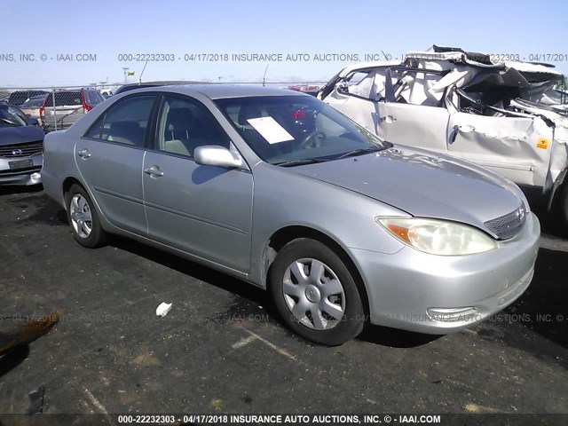 JTDBE30K320116065 - 2002 TOYOTA CAMRY LE/XLE/SE SILVER photo 1