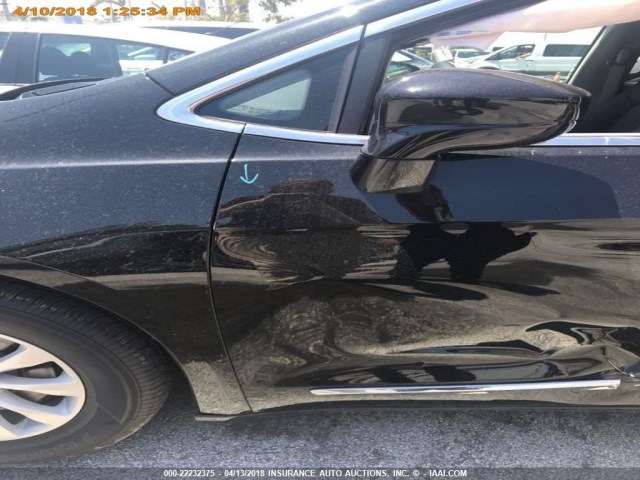 2C4RC1BG0JR192994 - 2018 CHRYSLER PACIFICA TOURING L BLACK photo 11