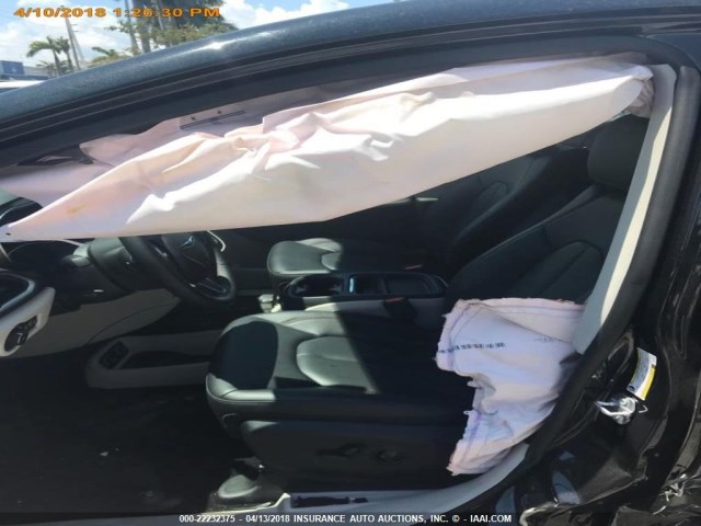 2C4RC1BG0JR192994 - 2018 CHRYSLER PACIFICA TOURING L BLACK photo 17