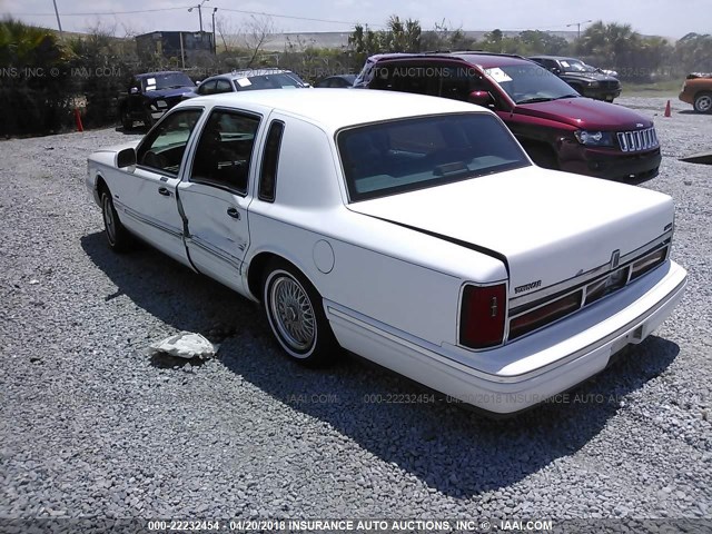 1LNLM82W6TY729719 - 1996 LINCOLN TOWN CAR SGN/DMND ANV/CYPRESS/JN WHITE photo 3