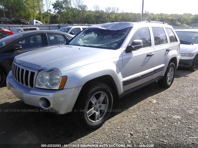 1J4GR48K95C710483 - 2005 JEEP GRAND CHEROKEE LAREDO/COLUMBIA/FREEDOM 银色 照片 2