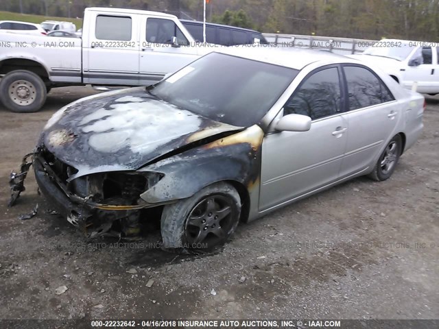 4T1BE32K33U676882 - 2003 TOYOTA CAMRY LE/XLE/SE ვერცხლისფერი ფოტო 2