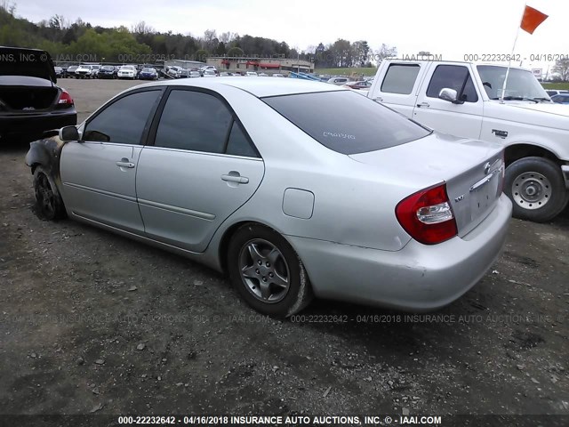4T1BE32K33U676882 - 2003 TOYOTA CAMRY LE/XLE/SE ვერცხლისფერი ფოტო 3