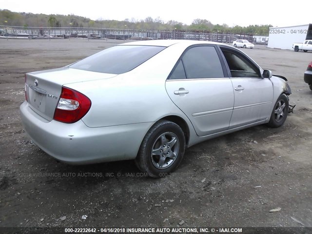 4T1BE32K33U676882 - 2003 TOYOTA CAMRY LE/XLE/SE ვერცხლისფერი ფოტო 4