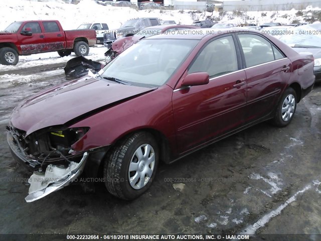 4T1BE32K93U142592 - 2003 TOYOTA CAMRY LE/XLE/SE RED photo 2