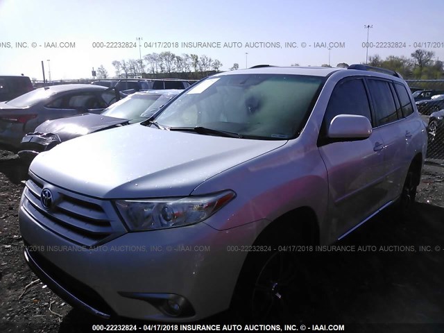 5TDZK3EH8CS071109 - 2012 TOYOTA HIGHLANDER SE WHITE photo 2