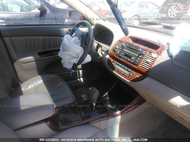 4T1BF30K92U030194 - 2002 TOYOTA CAMRY LE/XLE/SE 红色 照片 5