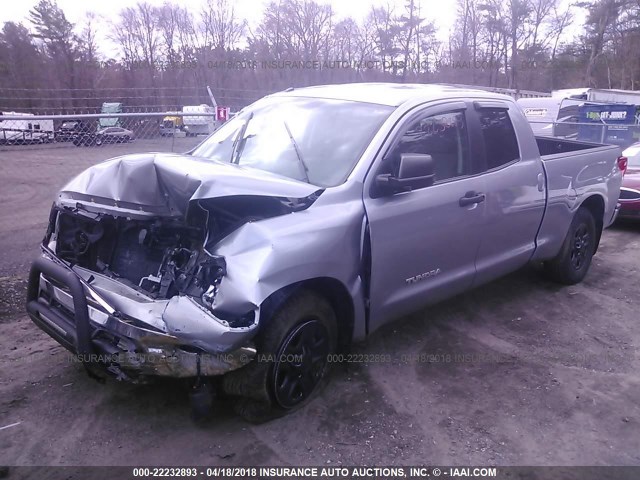 5TFUM5F13DX045305 - 2013 TOYOTA TUNDRA DOUBLE CAB SR5 GRAY photo 2