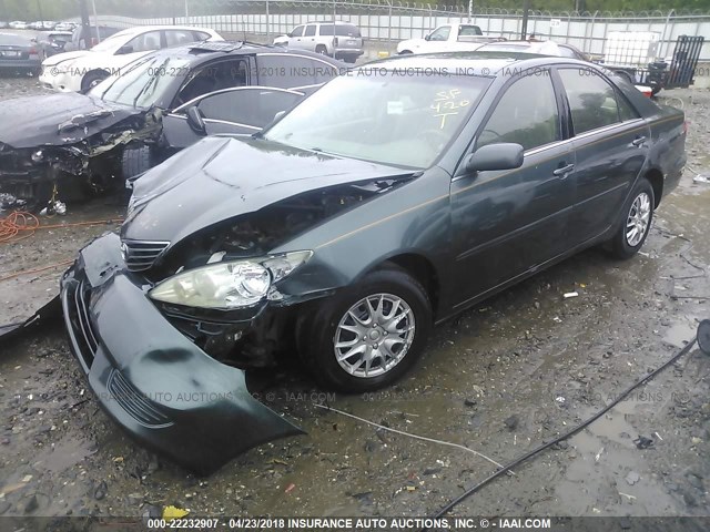 4T1BE32KX5U045422 - 2005 TOYOTA CAMRY LE/XLE/SE GREEN photo 2